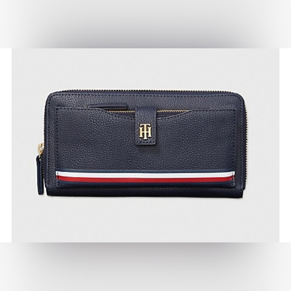 NWT Tommy Hilfiger Navy Two in One Wallet with removable credit card holder
